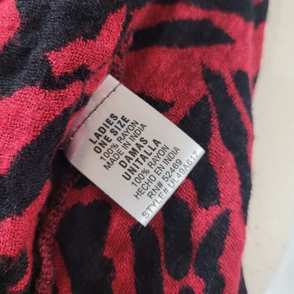 Red black tiger print scarf with tassels - Picture 2 of 2